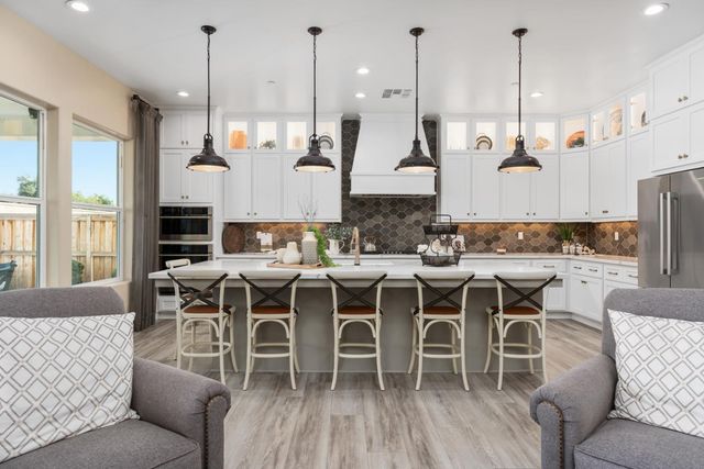 1681 N Shirley Avenue, Clovis, CA 93619
