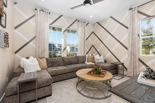 1681 N Shirley Avenue, Clovis, CA 93619