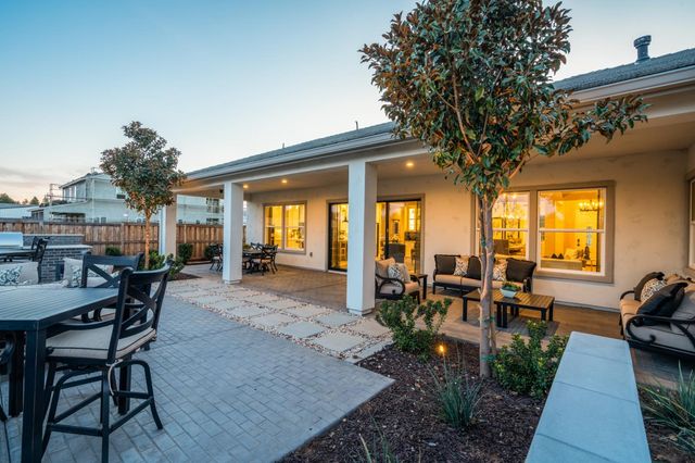 1681 N Shirley Avenue, Clovis, CA 93619