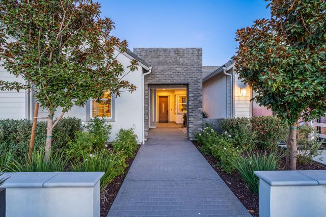 1681 N Shirley Avenue, Clovis, CA 93619