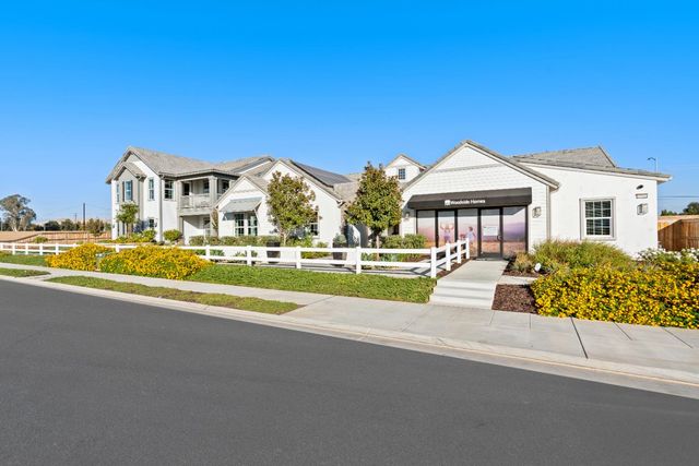1681 N Shirley Avenue, Clovis, CA 93619