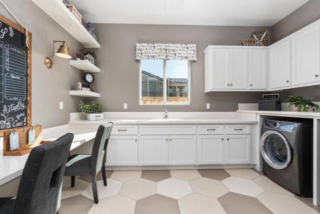1681 N Shirley Avenue, Clovis, CA 93619