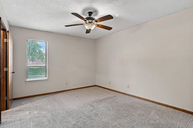 1883 N WATERFRONT DR B, Columbia, MO 65202