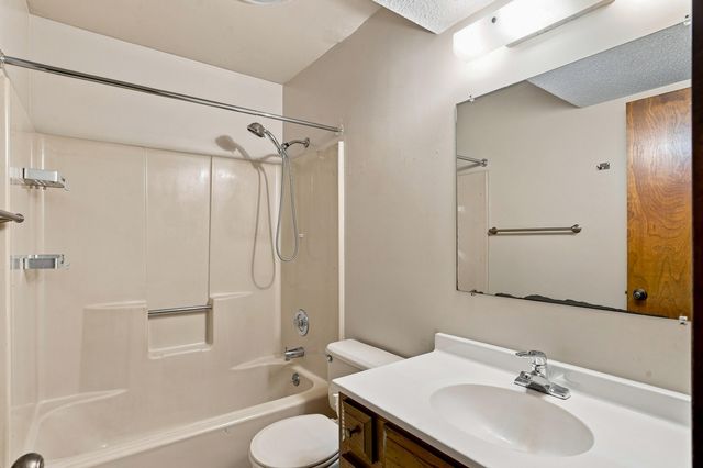 1883 N WATERFRONT DR B, Columbia, MO 65202