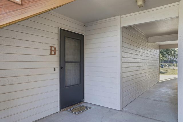1883 N WATERFRONT DR B, Columbia, MO 65202