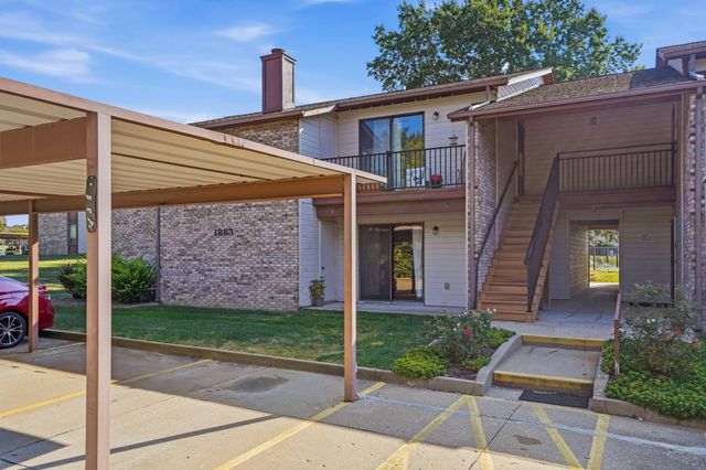 1883 N WATERFRONT DR B, Columbia, MO 65202
