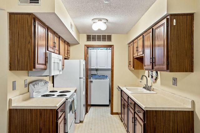 1883 N WATERFRONT DR B, Columbia, MO 65202