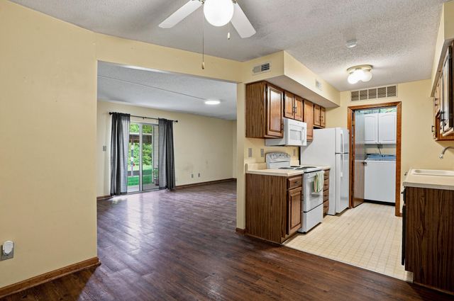 1883 N WATERFRONT DR B, Columbia, MO 65202
