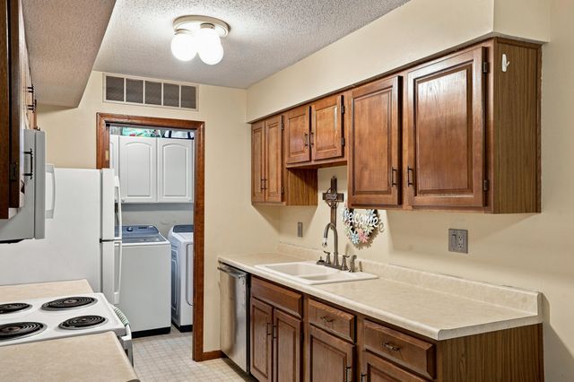 1883 N WATERFRONT DR B, Columbia, MO 65202