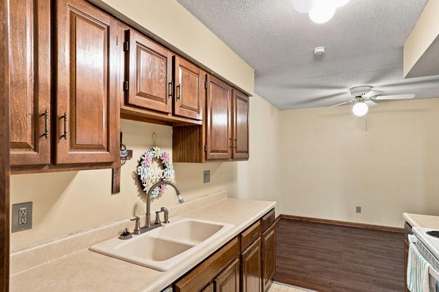 1883 N WATERFRONT DR B, Columbia, MO 65202