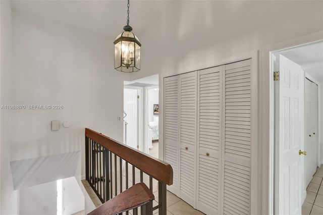 16465 NE 26th Ave 18, North Miami Beach, FL 33160