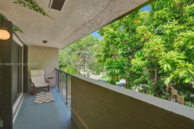 16465 NE 26th Ave 18, North Miami Beach, FL 33160