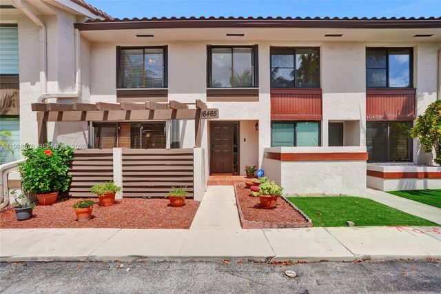 16465 NE 26th Ave 18, North Miami Beach, FL 33160