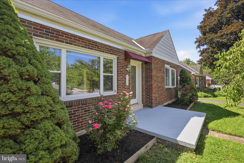 113 PENN AVE, Ephrata, PA 17522