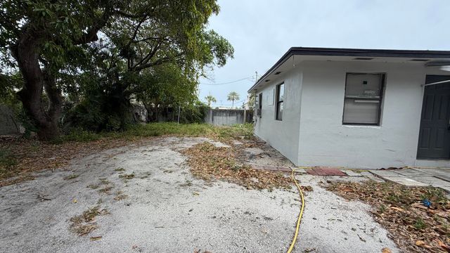 34 W 34th Street, Riviera Beach, FL 33404