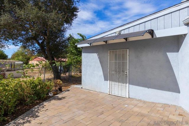 1105 North Ave, Escondido, CA 92026