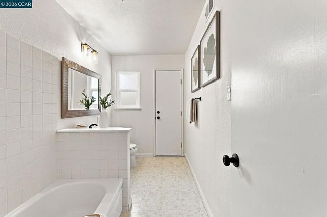 4620 Regina Ln, Concord, CA 94521