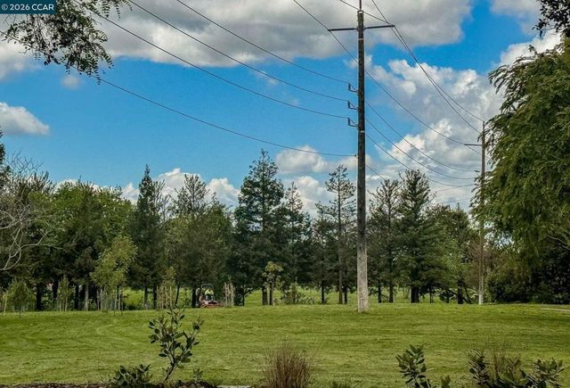 4620 Regina Ln, Concord, CA 94521