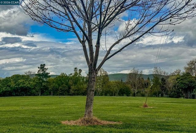 4620 Regina Ln, Concord, CA 94521