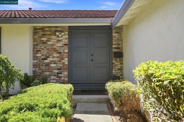 4620 Regina Ln, Concord, CA 94521