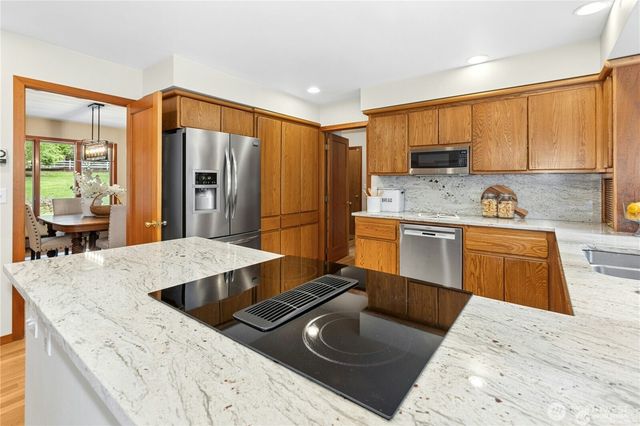 10235 Battle Point Drive NE, Bainbridge Island, WA 98110