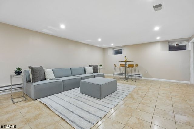 355 Wyoming Ave, Millburn Twp., NJ 07041