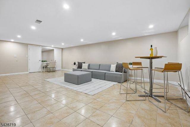 355 Wyoming Ave, Millburn Twp., NJ 07041