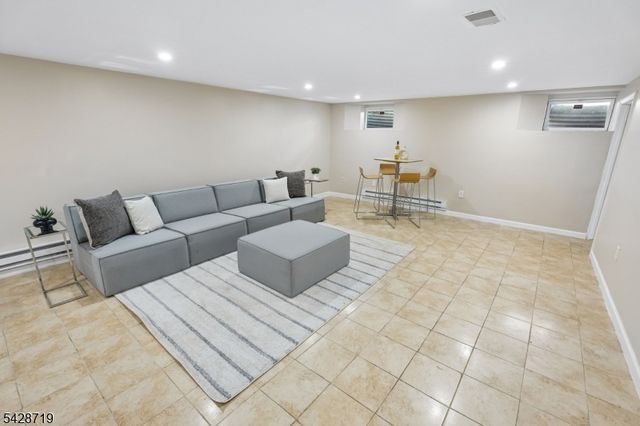 355 Wyoming Ave, Millburn Twp., NJ 07041