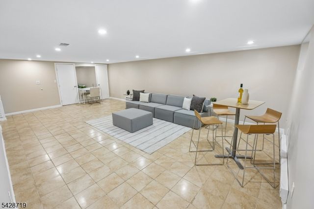 355 Wyoming Ave, Millburn Twp., NJ 07041