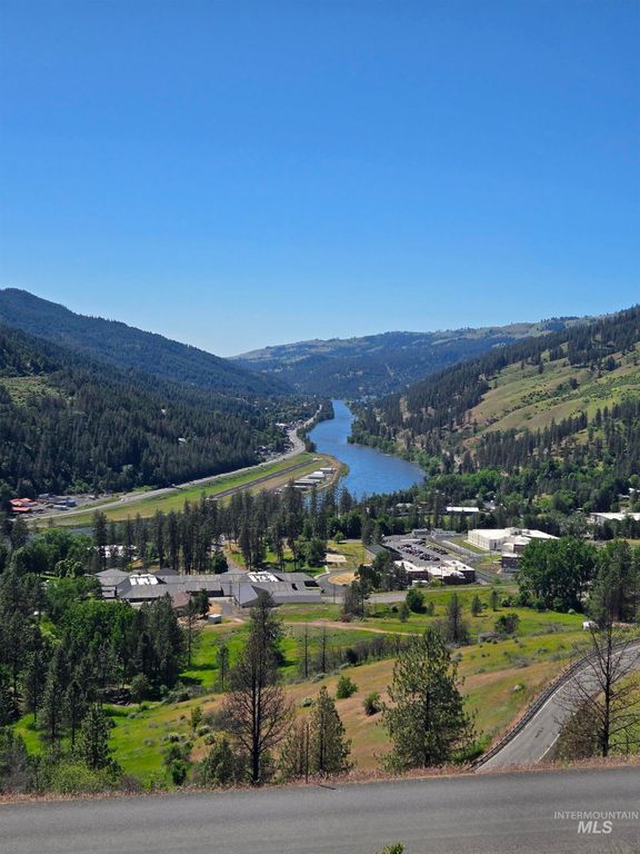 100 Shasta Circle, Orofino, ID 83544