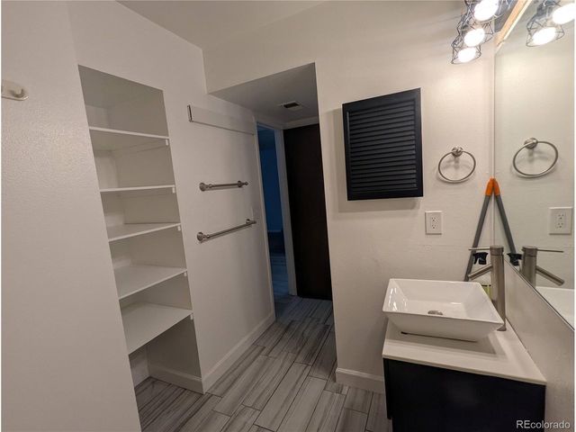 8335 Fairmount Dr 3-203, Denver, CO 80247