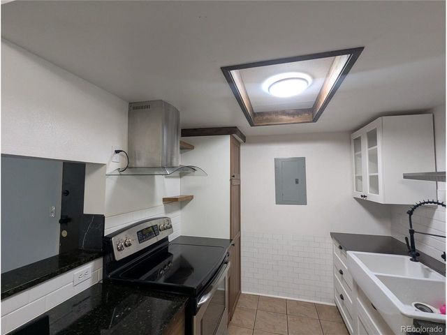 8335 Fairmount Dr 3-203, Denver, CO 80247