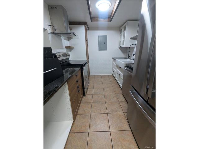 8335 Fairmount Dr 3-203, Denver, CO 80247