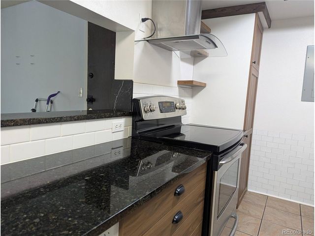 8335 Fairmount Dr 3-203, Denver, CO 80247