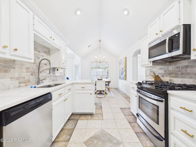 504 Beacon Drive, Youngsville, LA 70592