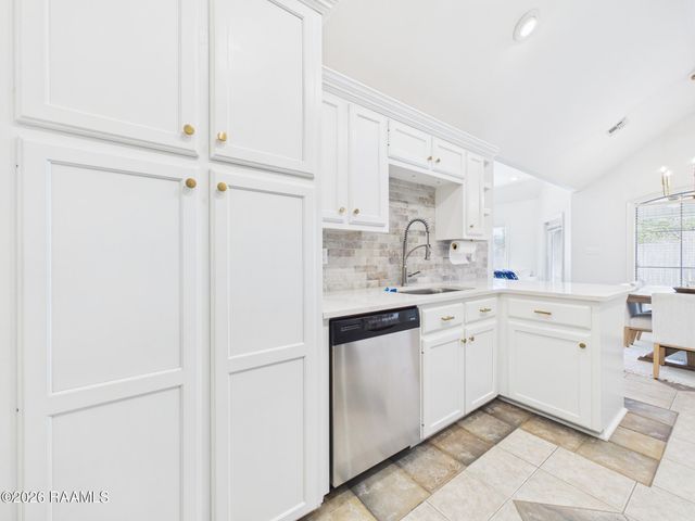 504 Beacon Drive, Youngsville, LA 70592