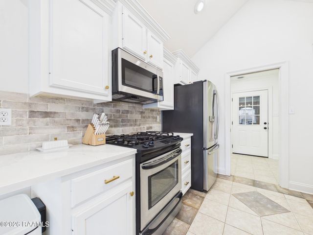 504 Beacon Drive, Youngsville, LA 70592