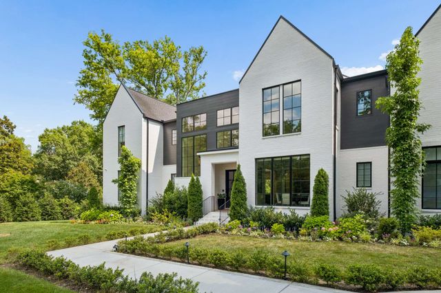 835 Battery Ln, Nashville, TN 37220
