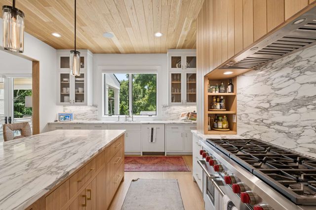 835 Battery Ln, Nashville, TN 37220