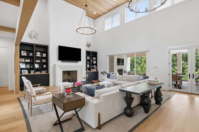 835 Battery Ln, Nashville, TN 37220