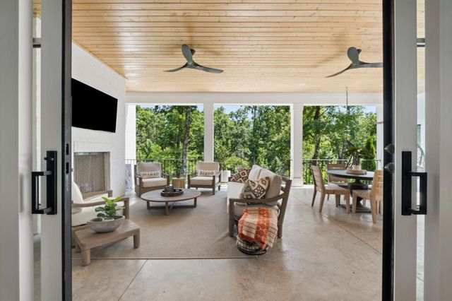 835 Battery Ln, Nashville, TN 37220