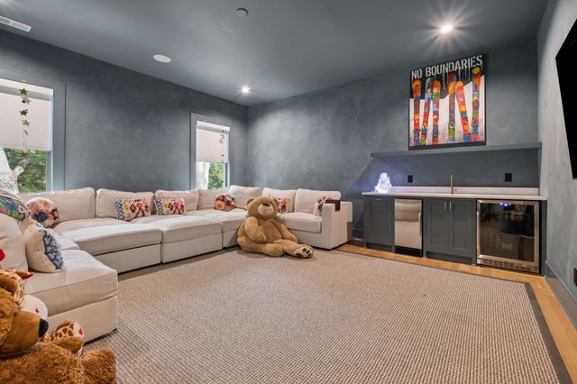 835 Battery Ln, Nashville, TN 37220
