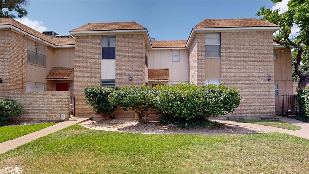 3808 Plainsman Lane, Bryan, TX 77802