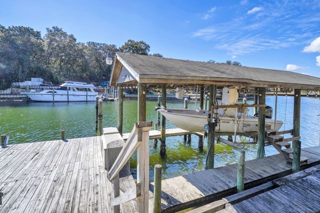 123 Star Drive, Fort Walton Beach, FL 32547