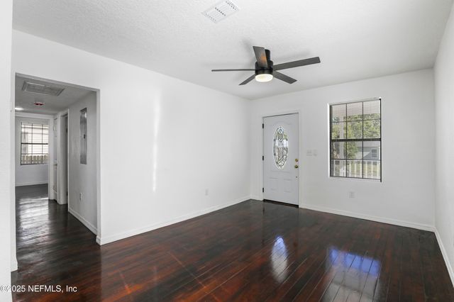 5246 SUNDERLAND Road, Jacksonville, FL 32210