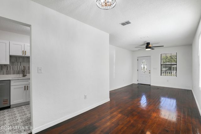 5246 SUNDERLAND Road, Jacksonville, FL 32210