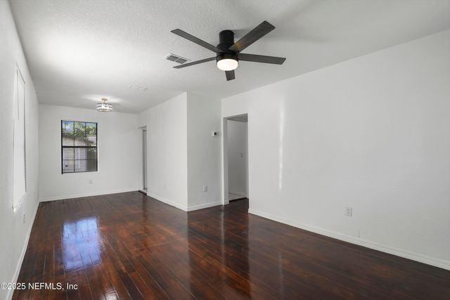 5246 SUNDERLAND Road, Jacksonville, FL 32210