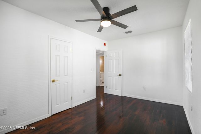 5246 SUNDERLAND Road, Jacksonville, FL 32210