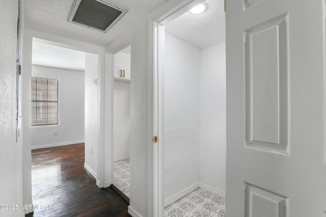 5246 SUNDERLAND Road, Jacksonville, FL 32210