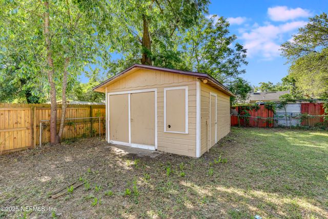 5246 SUNDERLAND Road, Jacksonville, FL 32210